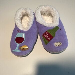 Snoozies Wine Theme Slippers Size Medium